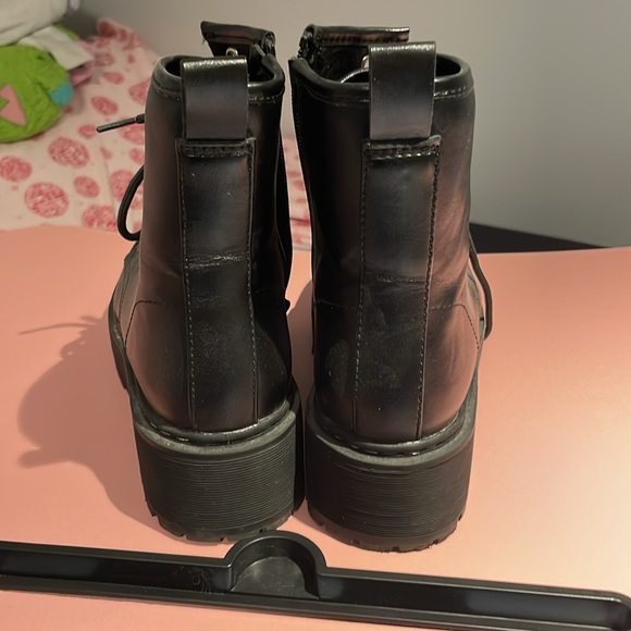 Black leather boots size 7 - Picture 2 of 3